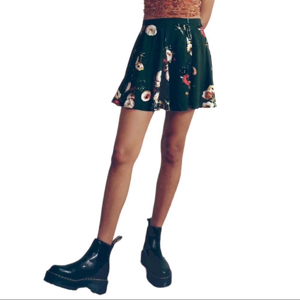 Urban Outfitters Millie Green Floral Button-Front High Waist Mini Skirt Size XS